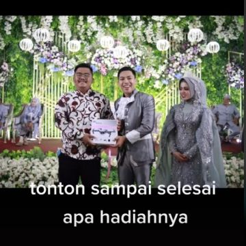  Viral Pengantin Lempar Buket Bunga Senilai 13 Juta (TikTok)