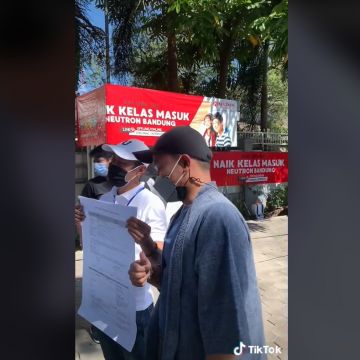 Cetak Formulir Vaksin Sebesar Kertas Pemilu, Pria ini Jadi Pusat Perhatian (TikTok)