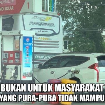 Potret mobil mahal isi BBM subsidi. (Facebook/Himputek)