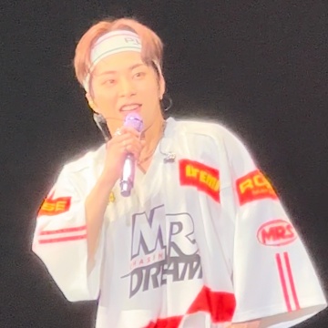 Xiumin EXO di acara Saranghaeyo Indonesia 2024 yang digelar di Beach City International Stadium, Ancol, Jakarta pada Sabtu (4/5/2024). [Suara.com/Sumarni]