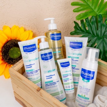 Mustela Stelatopia+ Emollient Cream Perawatan Kulit Untuk Dermatitis Atopik (Dok. Istimewa)