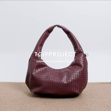 Wezy Hobo Tote Bag dari tgif project (Shopee/tgif.project)