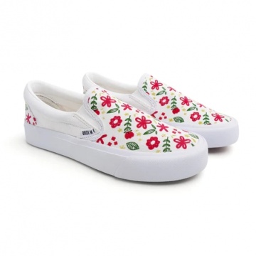 Brick Mansions - Slip On Mission Aurora Sepatu Casual, rekomendasi slip on wanita yang patut dipertimbangkan (Shopee/Brick Mansions Official Store)