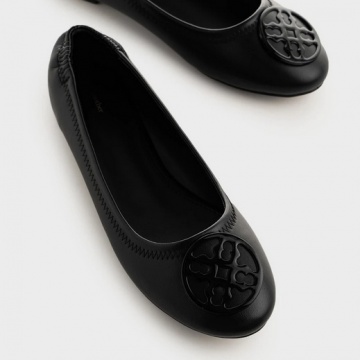 URBAN&CO Kenji Basic Flatshoes, rekomendasi flatshoes wanita hitam elegan yang cocok dipakai ke kantor, kuliah, atau sekadar hangout (Shopee/URBAN&CO OFFICIAL)