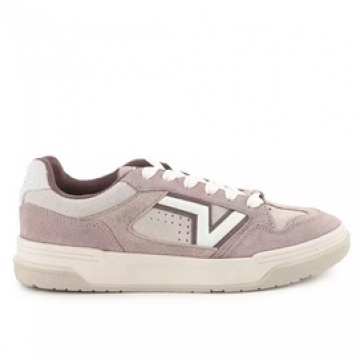 Rekomendasi sneakers wanita paling top di Zalora (Zalora)