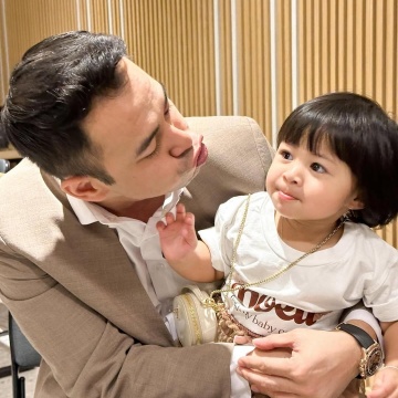 Koleksi tas branded Lily, putri kecil Nagita Slavina dan Raffi Ahmad yang mencuri perhatian publik (Instagram/raffinagita1717)