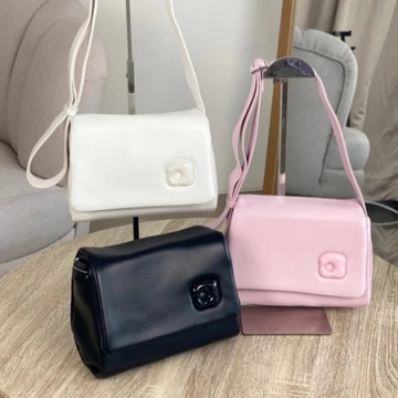 Tas wanita dengan model classy yang viral di X (Dok. Shopee)