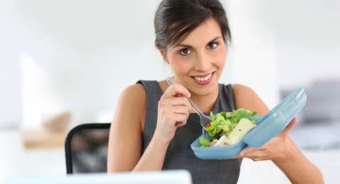 Alasan Meninggalkan Meja Kerja Saat Makan Siang