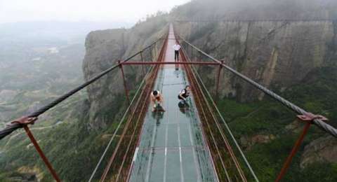 Mungkin Inilah Jembatan Gantung Paling Mengerikan Di Dunia