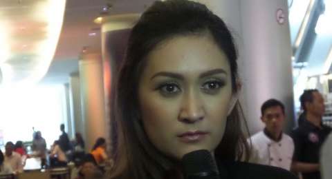 Tujuh Artis Yang Sabar Meski Pasangannya Selingkuh Tujuh Artis Yang Sabar Meski Pasangannya Selingkuh