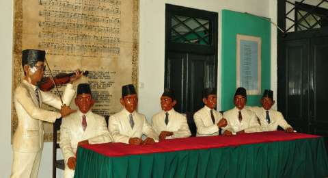 Jelang Sumpah Pemuda Ormas Tikus Pithi Ingatkan Indonesia Dalam Bahaya Suara Surakarta<script async src=