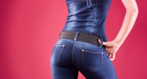 Kesal Dihina Palsu Model Ini Nekat Buktikan Keaslian Bokong Seksi Miliknya