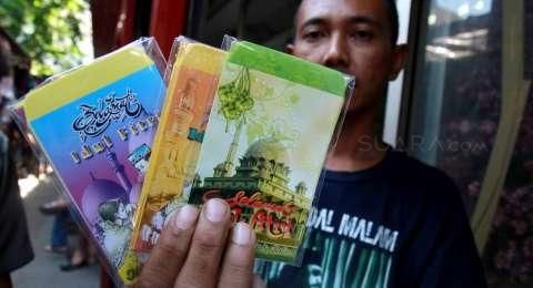 Tradisi Bagi-Bagi Amplop: Edukasi Finansial atau Pintu Masuk Budaya Boros?