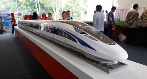 Biaya Proyek Kereta Cepat Jakarta Surabaya Masih Mahal