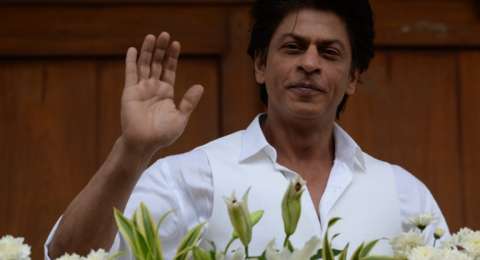 Istri Parodikan Kuch Kuch Hota Hai Ekspresi Malu Shah Rukh Khan Kocak Istri Parodikan Kuch Kuch Hota Hai Ekspresi Malu Shah Rukh Khan Kocak