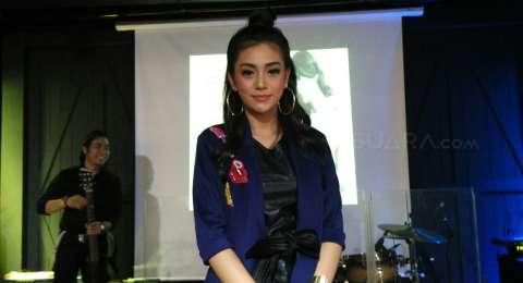 Celine Evangelista Akui Tengah Belajar Agama Islam