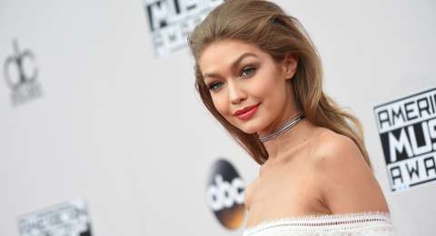 Insiden Tak Terduga Gigi Hadid Telanjang Kaki Di New York