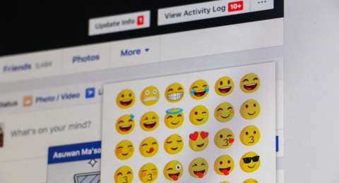 Download 970 Koleksi Gambar Emoji Banyak  HD