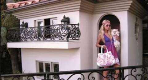 Yuk Intip Rumah Anjing Nya Paris Hilton Yang Megah
