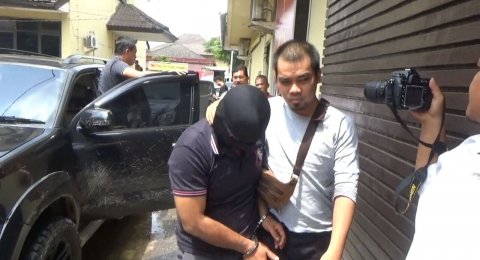 Korupsi Dana Desa, Pak Kades Beli Mobil Bekas dan Ajak Istri Jalan-jalan