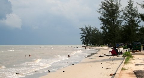 Semua Serba Bayar Wisatawan Keluhkan Biaya Tinggi Wisata Anyer