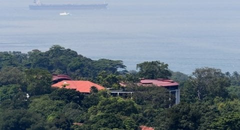 Hotel Capella di Pulau Sentosa, Singapura yang akan menjadi tempat pertemuan Pemimpin Korea Utara, Kim Jong Un dan Presiden Amerika Serikat, Donald Trump pada 12 Juni mendatang. [AFP/Roslan Rahman]