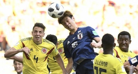 Striker Jepang, Yuya Osako, membobol gawang Kolombia di laga penyisihan Grup H Piala Dunia, Selasa (19/6). [AFP/Filippo Monteforte]