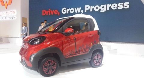 Wuling Baojun E100 diperkenalkan di arena GIIAS 2018, Kamis (2/8) di Serpong, Banten. [Suara.com/Liberty Jemadu]