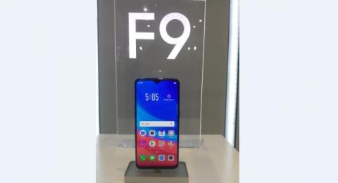 Oppo F9. [Suara.com/Nadila Nurwijayantri]