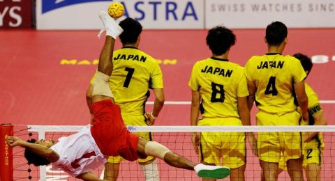 7 Olahraga Paling Unik di Dunia: dari Sepak Takraw, Gendong Istri hingga Kejar Keju