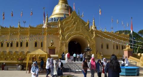 Wisata Alam Lumbini Keindahan Pagoda Terbesar Di Indonesia