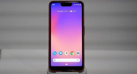 Gawai Google Pixel 3 diluncurkan di New York, AS pada Selasa (9/10). [AFP/Timothy A. Clary]