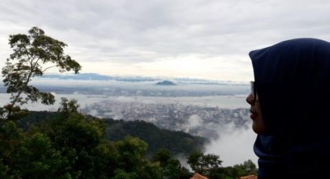 Naik Kereta Api Miring Ini Keseruan Di Penang Hill