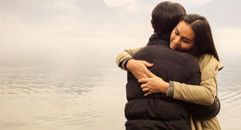 Sudah Lelah Ldr Wanita Ini Diizinkan Suami Sewa Orang Asing Untuk Dipeluk