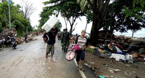 Gelombang Kembali Tinggi Di Tanjung Lesung Bupati