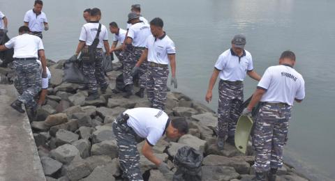 Rayakan Hari Dharma Samudera Pasukan Tni Al Bersih Bersih