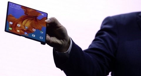 Melihat Wujud Ponsel Lipat Huawei Mate X Ini Yang Membuatnya Beda