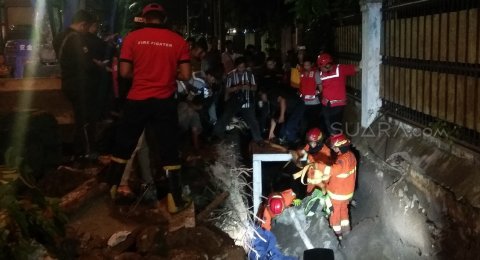 Pekerja Proyek Tewas Tertimpa Beton Di Taman Bungkul