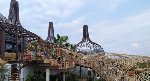 Mirip Negeri Atlantis Sejuknya Dusun Semilir Menghipnotis Mirip Negeri Atlantis Sejuknya Dusun Semilir Menghipnotis