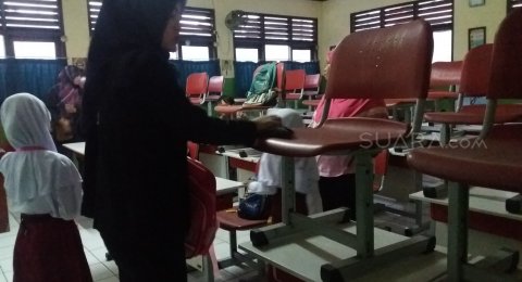 870 Kursi Orang Tua Terbaru