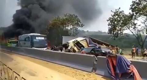 7800 Koleksi Foto Penampakan Di Kecelakaan Tol Cipularang HD Terbaru