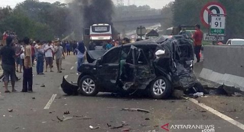 Berita Kecelakaan  Hari  Ini  Di  Tol  Cipularang Gue Viral