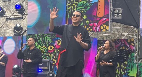 Tulus Bikin Adem Soundrenaline 2019 Lagu ini berkisah tentang seseorang yang sangat mencintai dan mengagumi sang pujaan hati. tulus bikin adem soundrenaline 2019