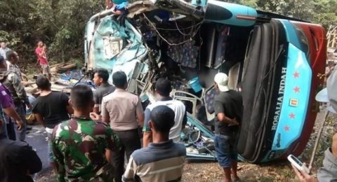 Bus Rosalia Indah Kecelakaan Di Lampung 8 Orang Tewas Dan 24 Luka