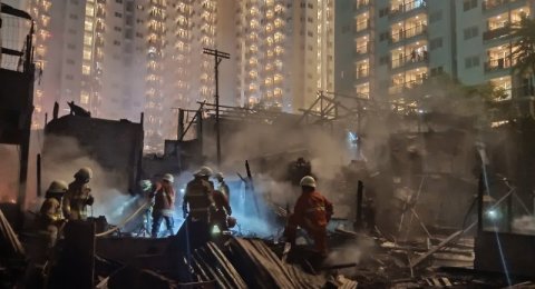 Pemukiman Padat di Cawang Terbakar, Tiga Warga Dilarikan ke RS