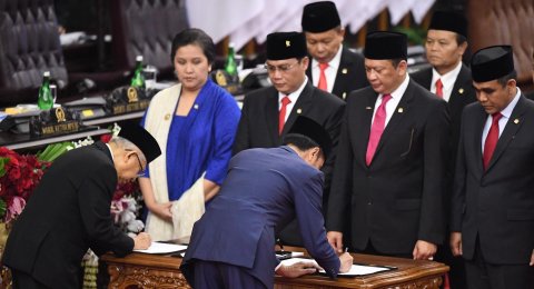 Mengetahui Kewenangan Presiden Dan Reposisinya Dalam Ruu Cipta Kerja Mengetahui Kewenangan Presiden Dan Reposisinya Dalam Ruu Cipta Kerja