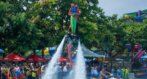 Perumahan Ini Dikelilingi Kolam Renang Lokasinya Bikin