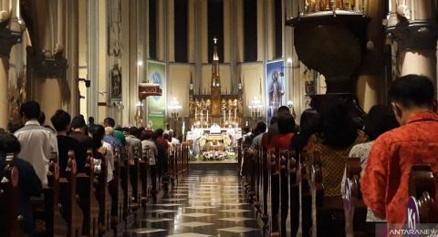 42+ Tempat Ibadah Gereja Kegiatan Keagamaan Adalah Gif