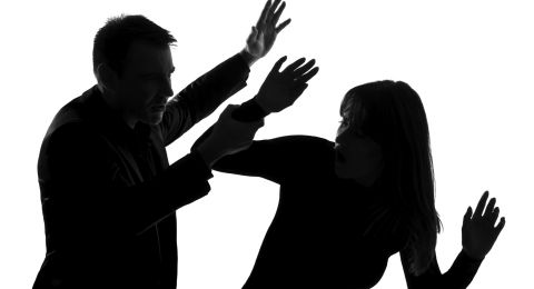 8 Tanda Abusive Relationship yang Wajib Kamu Waspadai 1 Tanda abusive relationship
