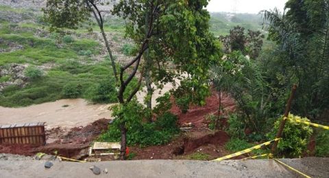Depok Turut Dilanda Banjir Makam Keramat Tertimbun Longsor Dan Jalan Putus